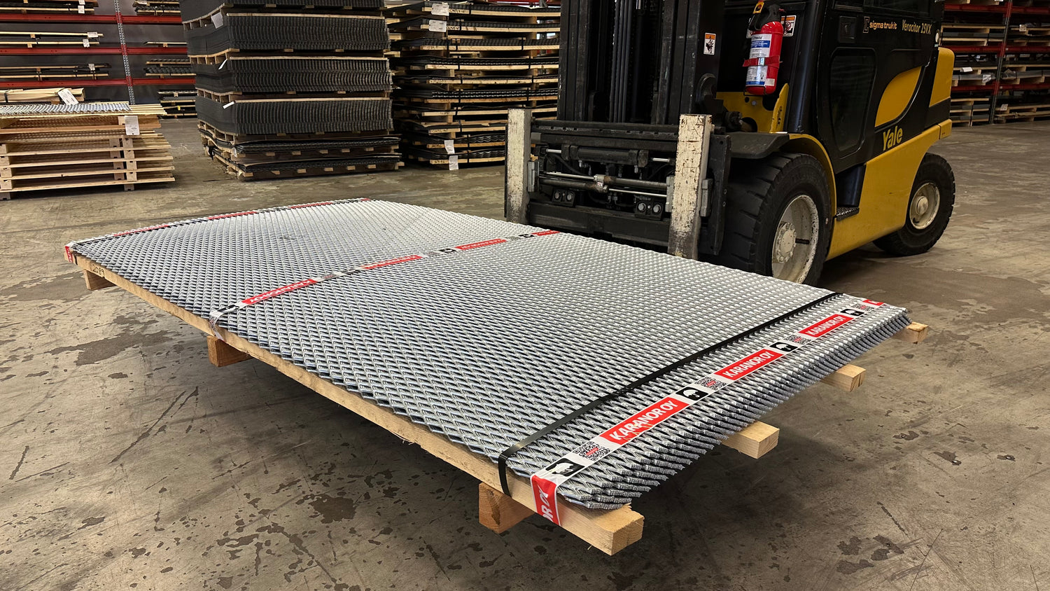 Teräsverkot, levyt ja ritilät vapaasti varastosta tai heti toimitukseen